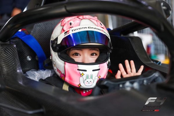 莆田安福家园 中国首位女车手亮相上赛场？关于下个月的F1学院赛，“铁豆”这样说……