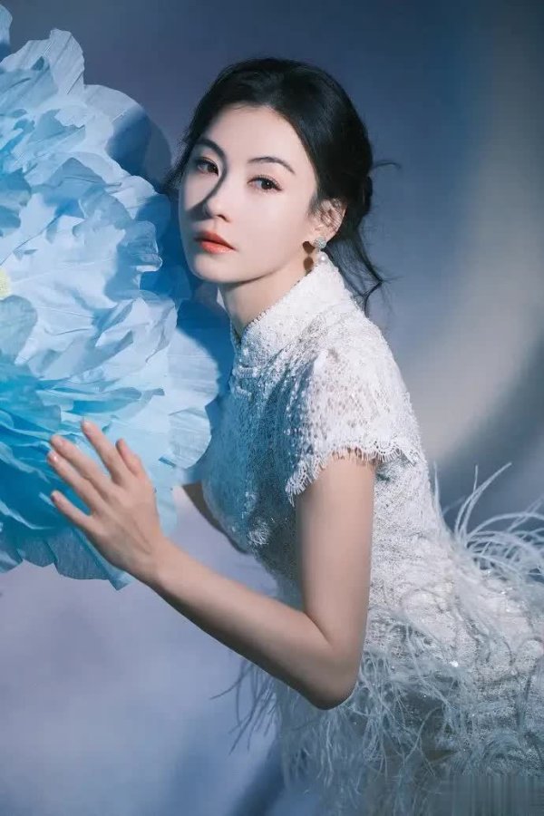 安福相册 张柏芝珍珠新登第造型:仙气飘飘照旧“珍珠奶茶”式审好意思?
